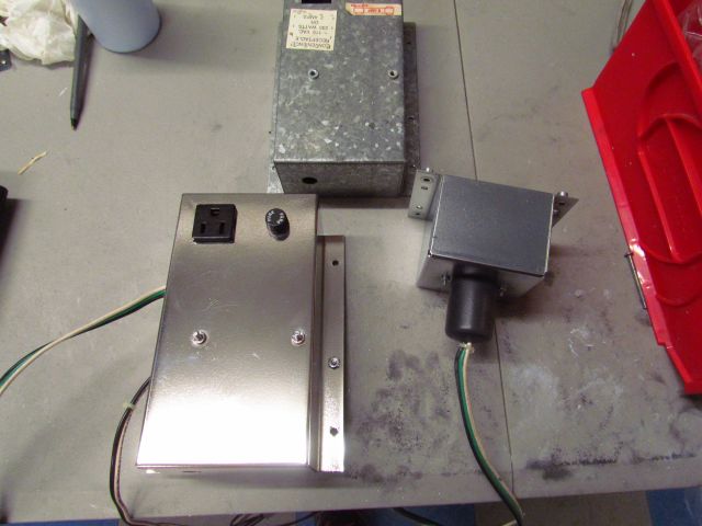 105
Power box is  swapped  for a nickel  plated  version.The galvanized  metal does not  polish well it actually  looks  worse 