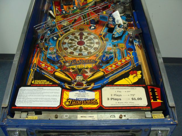 4
  The playfield is a bit beat because there is no Mylar.Not sure if it was removed or never had it at a glance but it doesn't