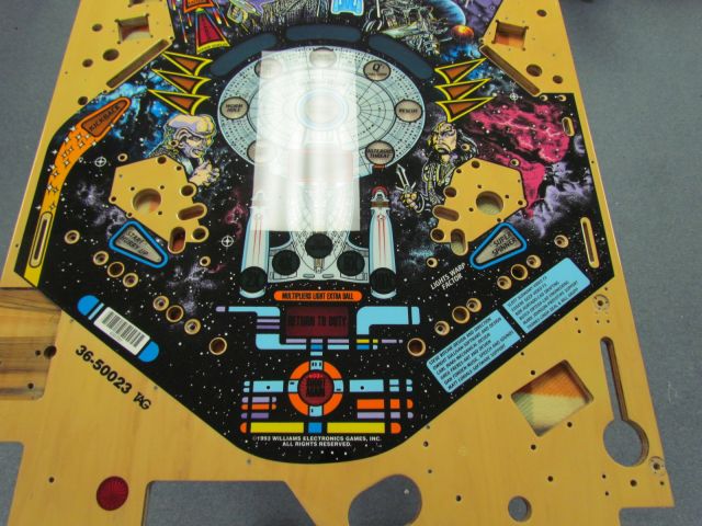 98
Light reflection shows just how straight and flat the playfield is not heavily clear and mounded all over the place.