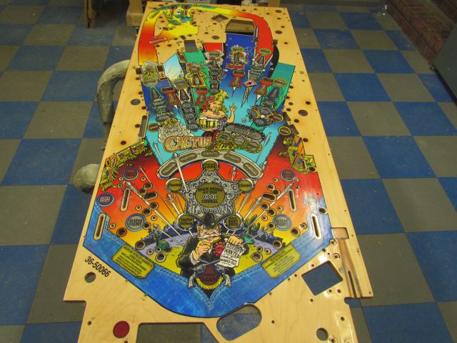 1
Cactus Canyon playfield as it arrived.Has a very yellow tint right now.