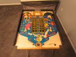 1
Playfield as it arrived.Still  assembled in some  ways.Rails are stapled on :-(