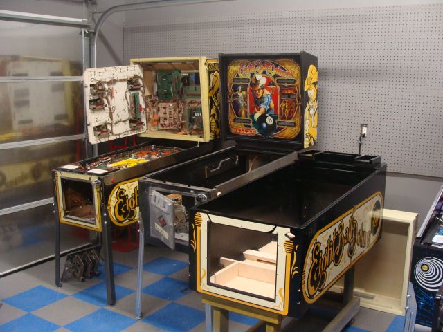 70
 LE game is gutted .The playfield has been moved to the traditional cabinet.I will drop the  playfield out of the traditiona