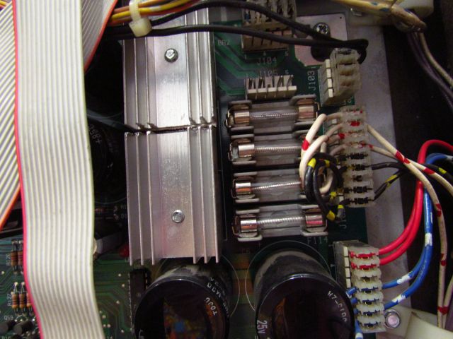 111
Looking at the  driver  board now.The  heat  sink  was  cut in half.Not  sure why  but it  will be  replaced.