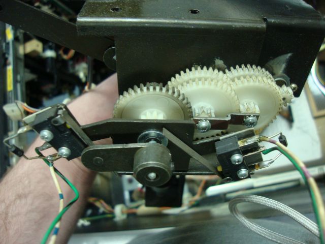 22
 The gears have a metal plate instead of the production  plastic shims.