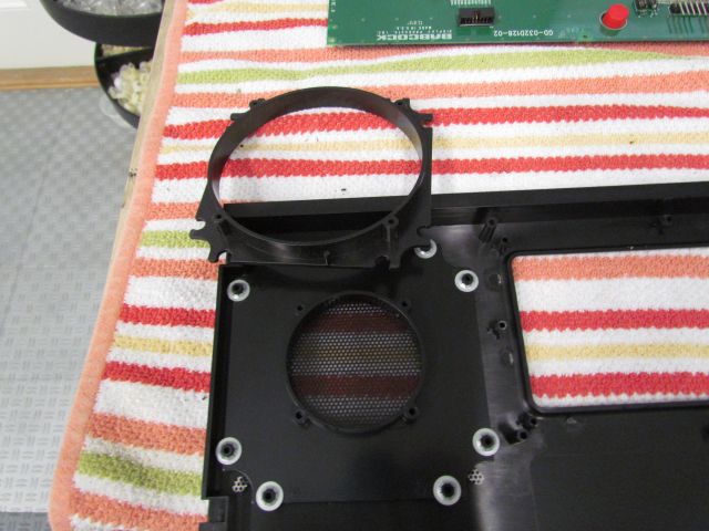 48
The  speaker plate on the right  will be  replaced to accommodate the  new speaker set.