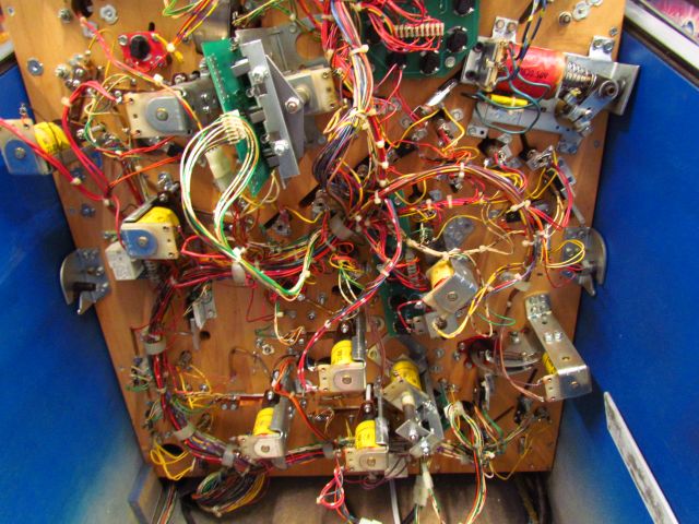 27
Mechanically it is complete on the playfield side of things.Metal condition is a concern  but nothing that  won't clean poli