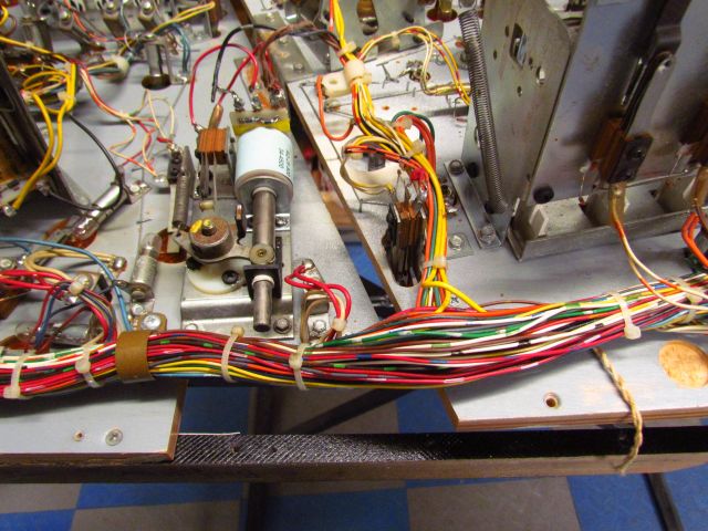 206
This  bundle of  wires is  what  keeps me  from separating the  upper playfield from the lower easily so I will create a ju